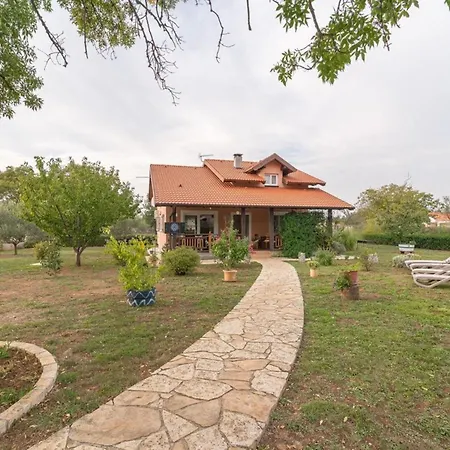 Haus Toni Fuer 9 Personen By Interhome Murvica (Policnik)