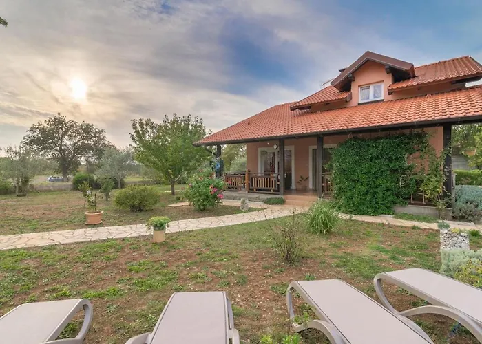 Haus Toni Fuer 9 Personen By Interhome Murvica (Policnik)