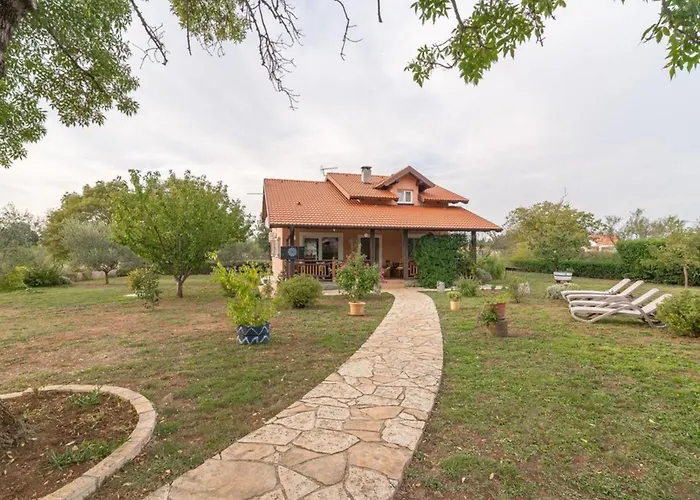 Haus Toni Fuer 9 Personen By Interhome Murvica (Policnik)