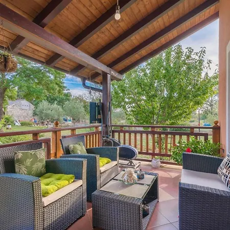 Semesterbostad Haus Toni Fuer 9 Personen By Interhome *
