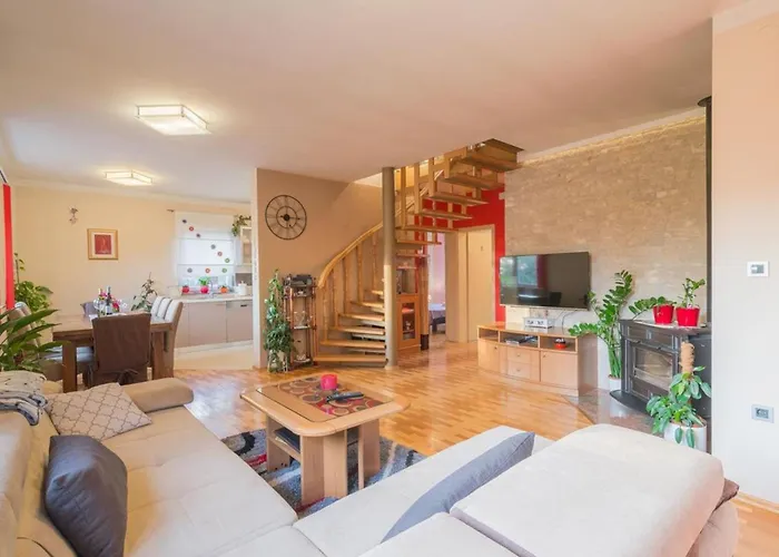Haus Toni Fuer 9 Personen By Interhome Semesterbostad *